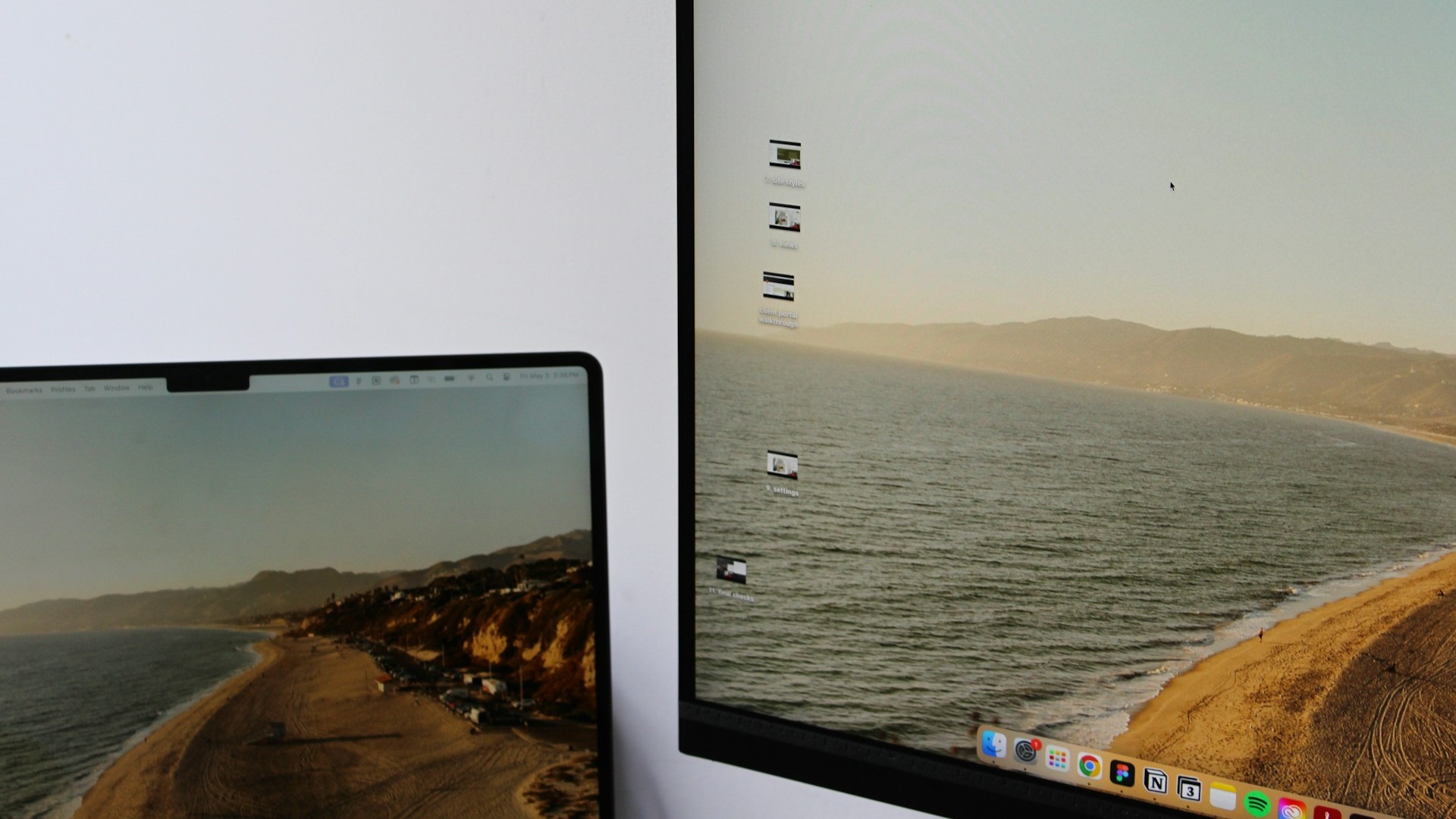 Apple computer with dual monitors