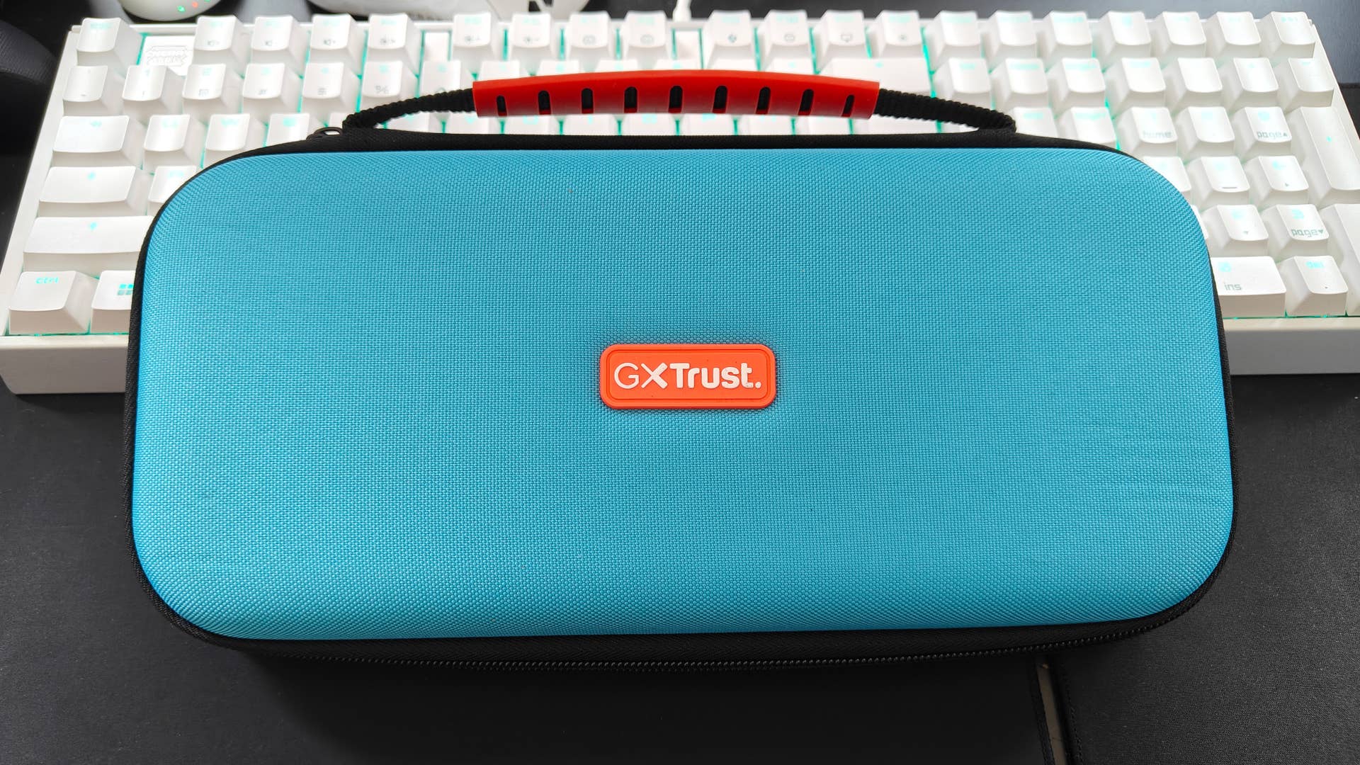 Compact protective casing for Switch 2